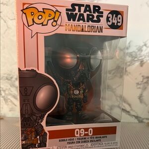 Funko Star Wars The Mandalorian Q9-0 Figure in Black and Brown bobble head